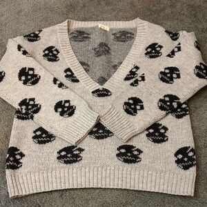 POL Light Gray V-Neck Sweater with Black Skull Motif